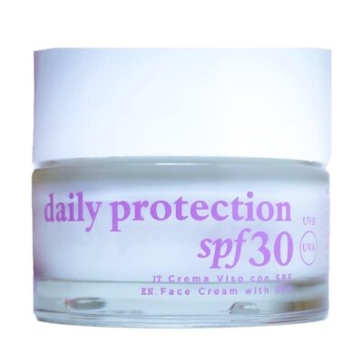 La crème de jour avec SPF 30 bio protège contre les rayons UVA et UVB